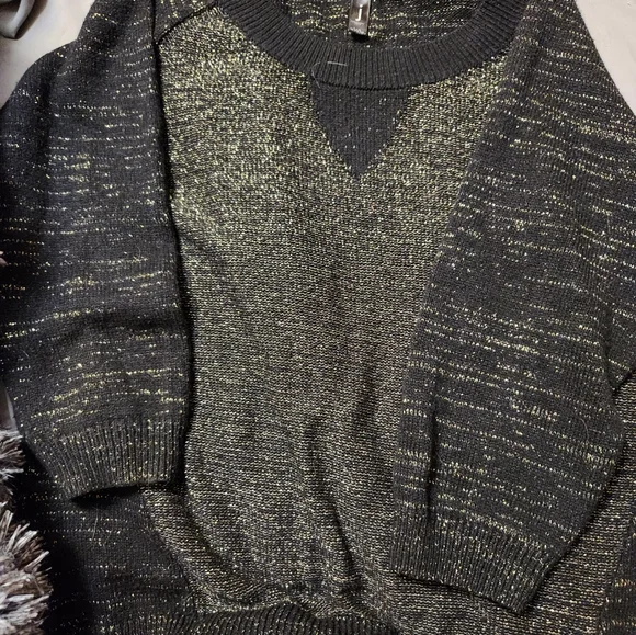 Sweater - Picture 1 of 3